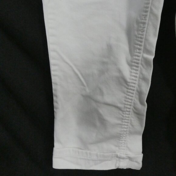 EARL JEANS | size 6 | Chic White Rolled Cuff Capris - Picture 8 of 16